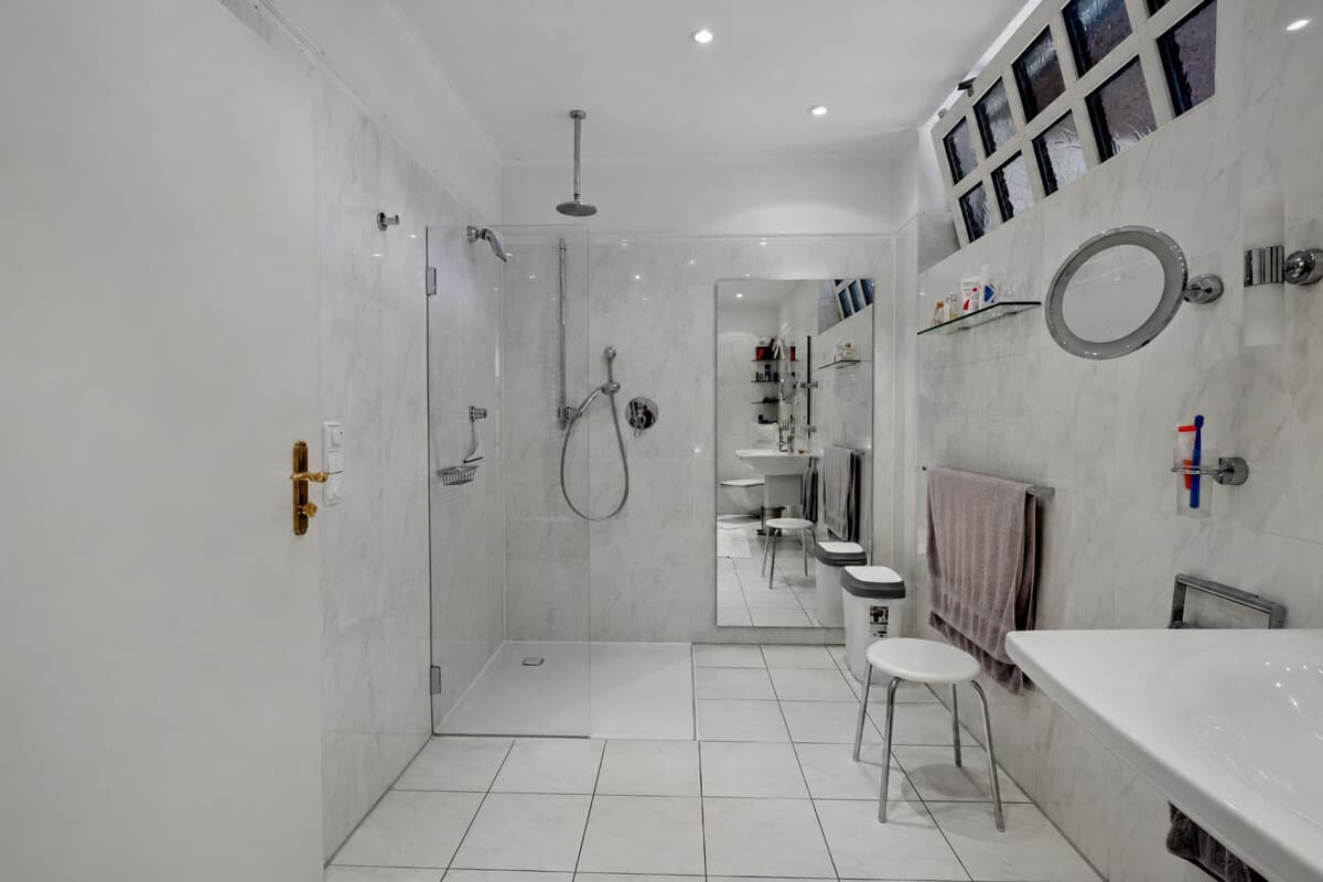 Badezimmer im Erdgeschoss