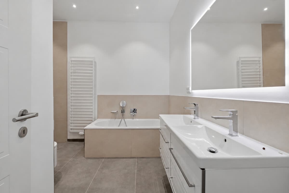 Badezimmer (Foto mit KI bearbeitet)