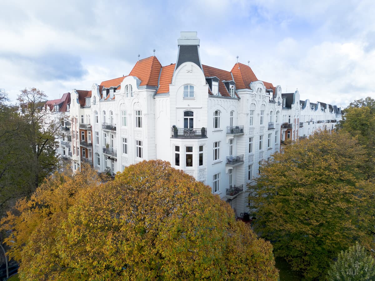 TOP Lage in Harvestehude! Altbauwohnung im 1.OG mit Aufzug